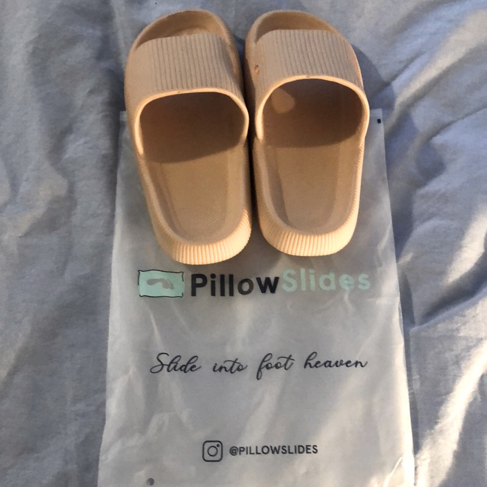 PILLOW SLIDES slippers